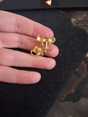 Vintage Avon Mouse brooch